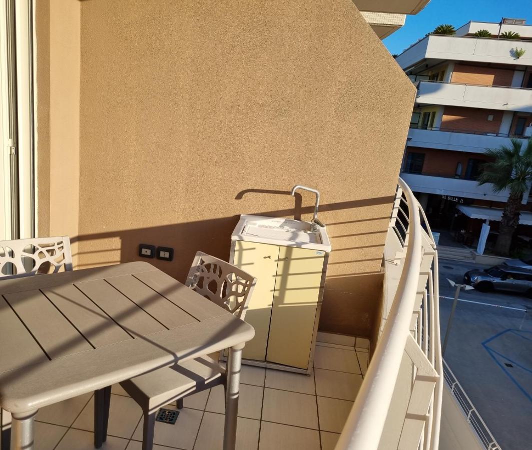 Casamare Alba Adriatica Frontemare Leilighet Eksteriør bilde